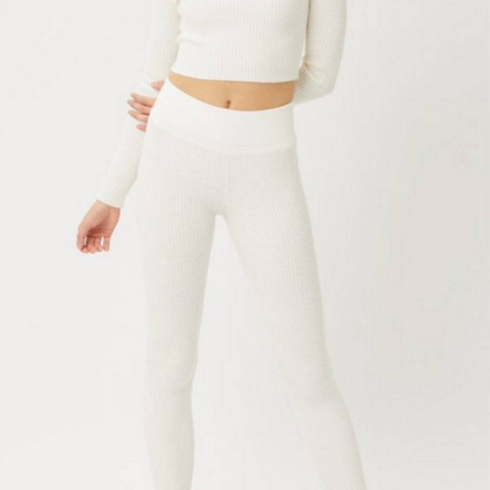 Trendy Ivory crop top & pants Duo New Boutique items - Picture 2 of 5